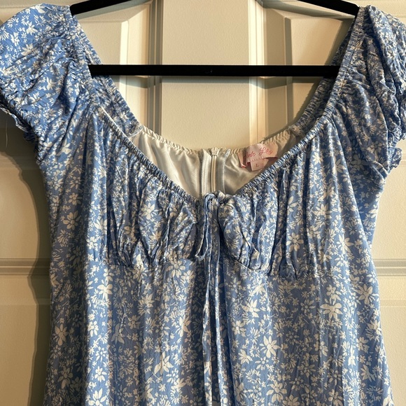 Pink Lily Roadside Daisies Light Blue Floral Dress - Picture 3 of 5